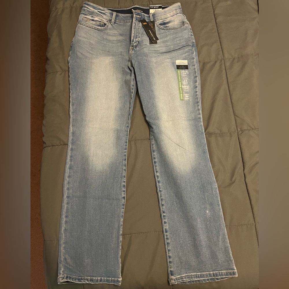 Lee jeans, regular fit, straight leg mid rise size 14